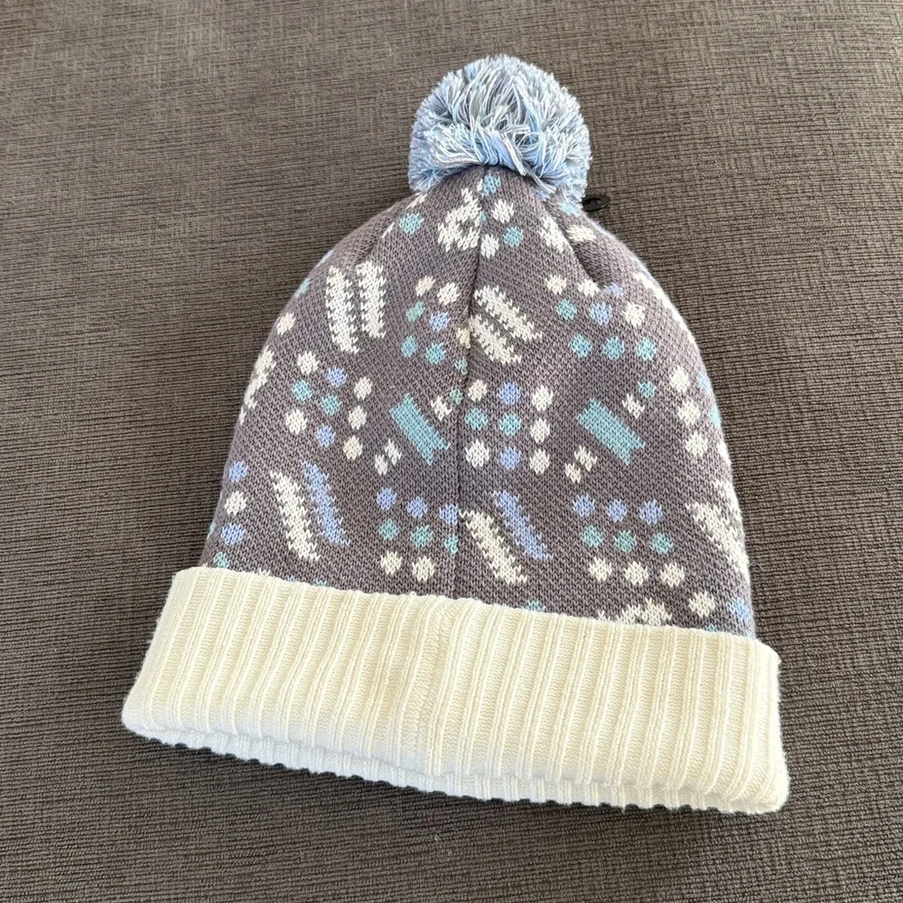 Patagonia Powder Town Pom Pom Beanie Blue, white and Gray NEW Gender Neutral